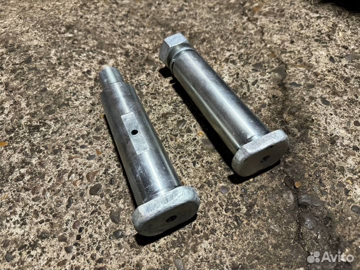 Палец ушка рессоры на прицеп 50/195 в сборе