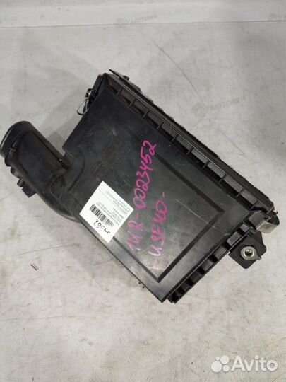 Корпус воздушного фильтра правый Lexus Ls460 USF40