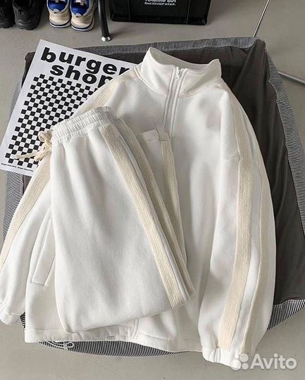 Спортивный костюм женский