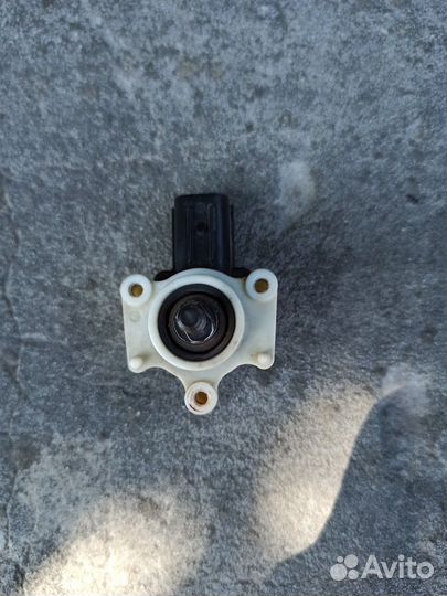 Датчик положения кузова (корректора фар) toyota