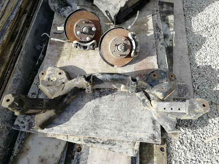 Передний подрамник на mitsubishi mirage