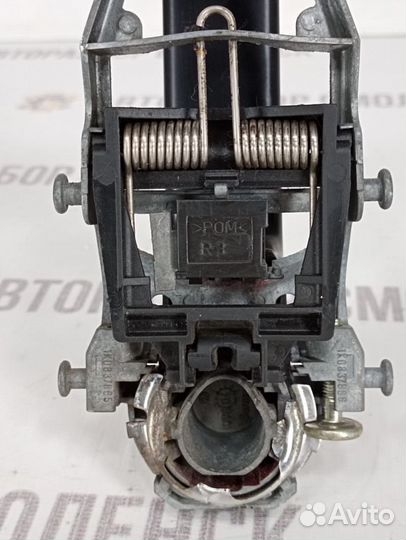 Ручка двери задней наружная правая Volkswagen Golf