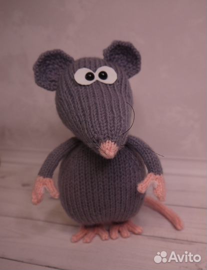 Крыска с пиццей, мягкая игрушка, связана на спицах