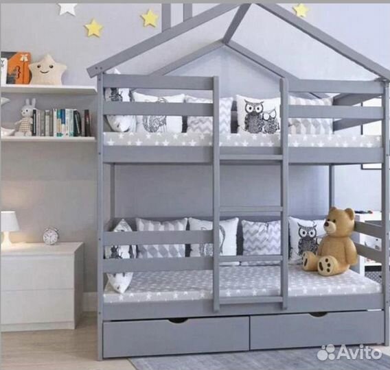 Двухъярусная кровать домик
