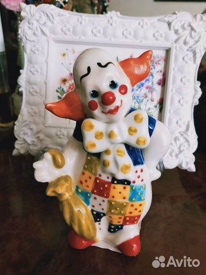 Дети на заборчике