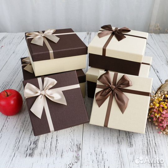 Подарочные коробочки квадратных форм