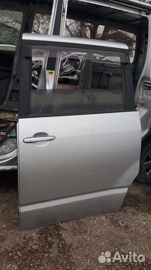 Дифлекторы на двери toyota voxy azr60