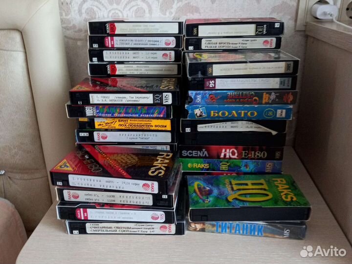 Видеокассеты с фильмами и мультфильмами