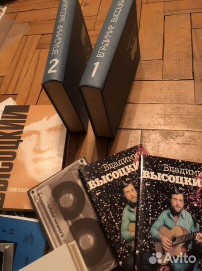 Кассеты В.С.Высоцкий книги.Цена за все