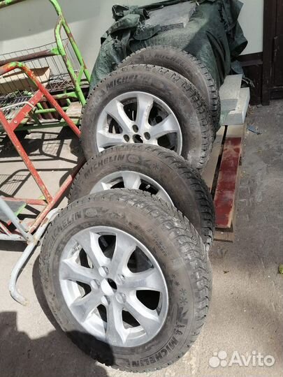 Michelin X-Ice North 3 215/60 R16 99M