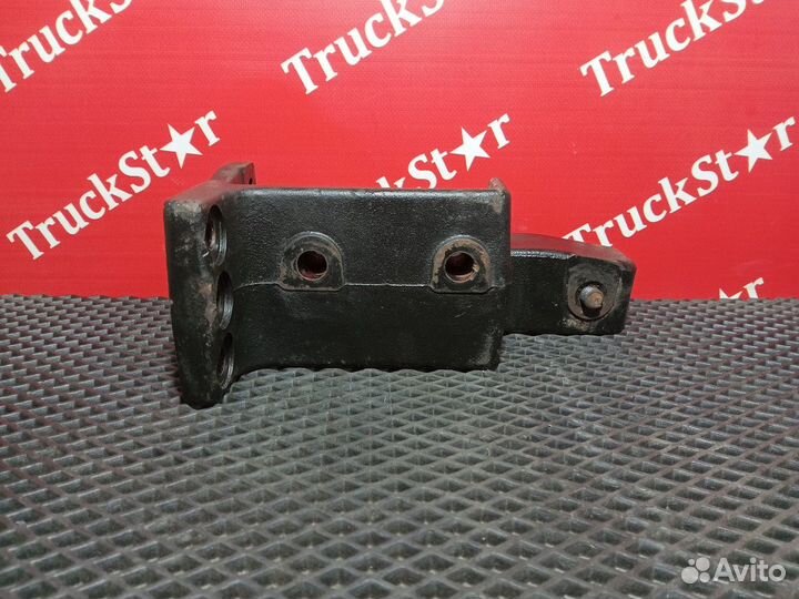 Кронштейн бампера переднего левый Renault T