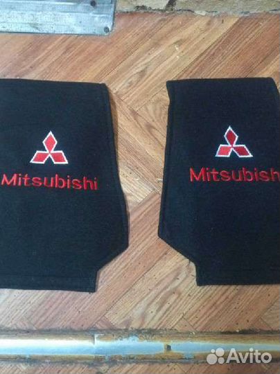 Значок Peugeot и Чехол для подголовник Mitsubishi