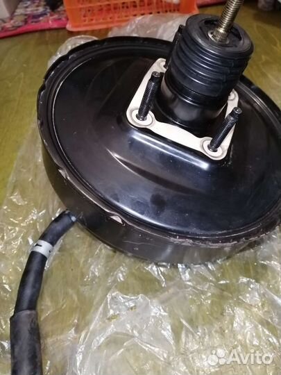 Вакуумный насос мазда премаси 2000г.в