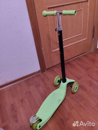 Самокат трехколесный