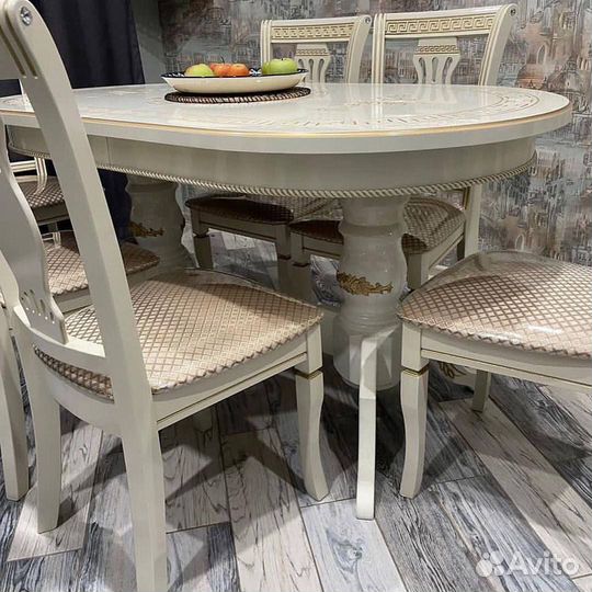 Кухонный стол и стулья новые