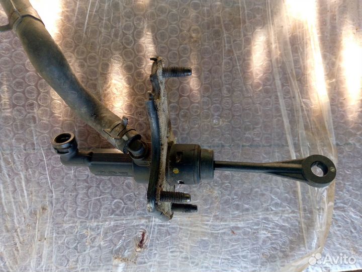 Цилиндр сцепления главный Kia Rio 3, Solaris 1