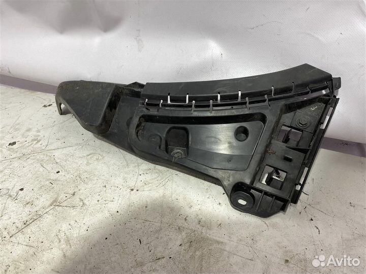 Направляющая переднего бампера правая Volvo XC90