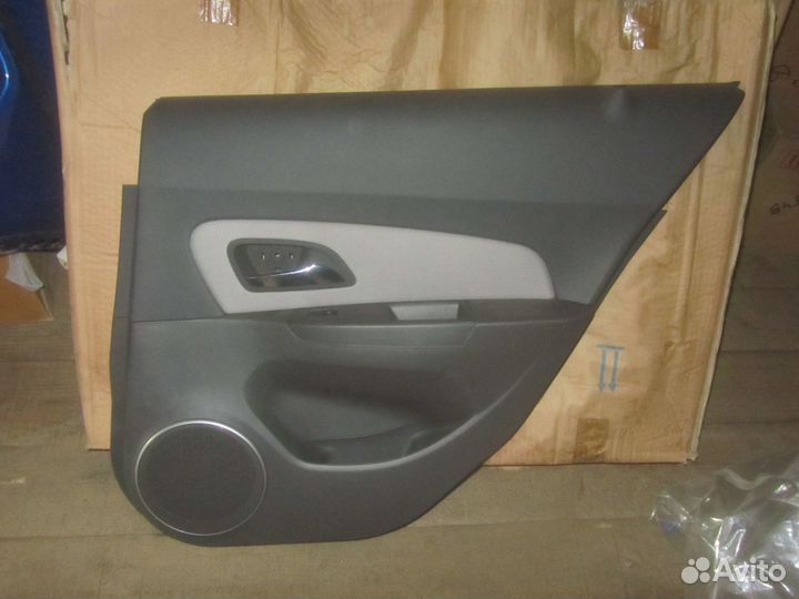 Обшивка двери задней правой Chevrolet Cruze хэтч