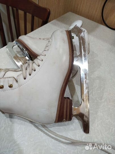 Фигурные коньки jackson