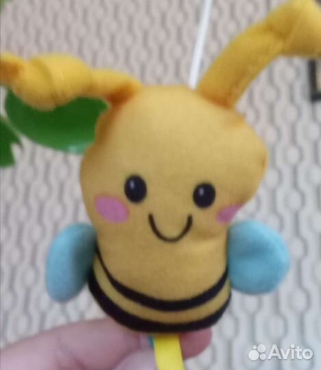 Музыкальный мобиль на кроватку