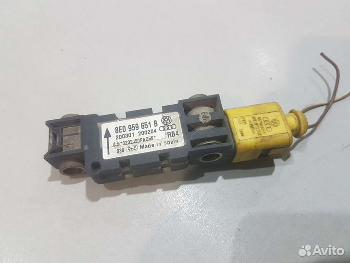 Датчик удара air-bag ауди а8 audi s8