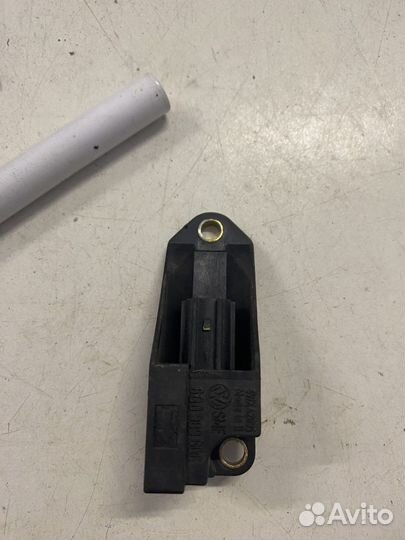 Датчик удара Volkswagen Passat B5