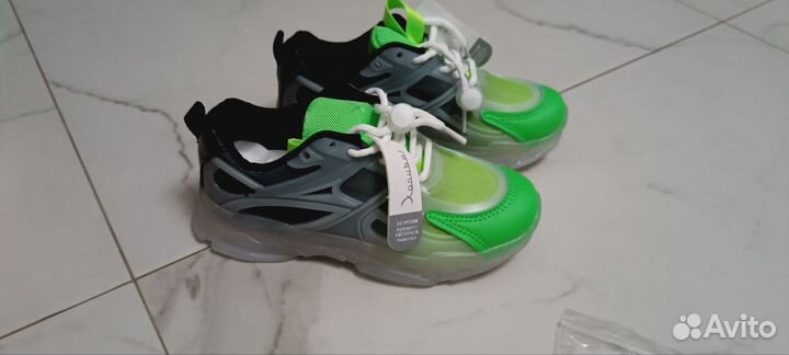 Светящиеся кроссовки новые с USB