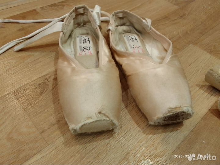 Продаются пуанты