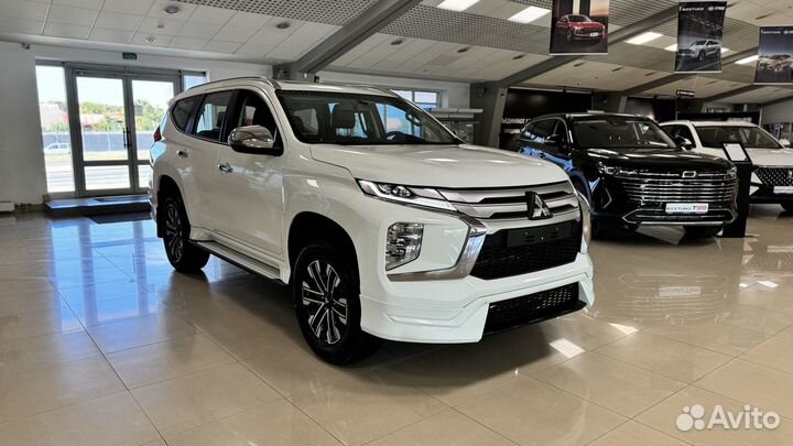 Mitsubishi Montero Sport 3.0 AT, 2023