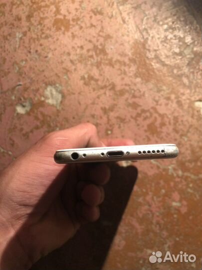 Телефон iPhone 6s