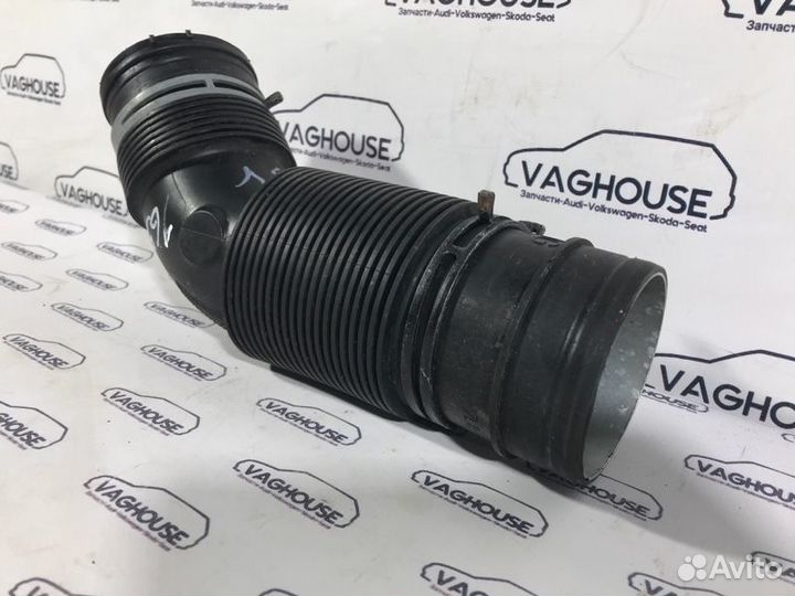 Патрубок воздушного фильтра Audi Q7 4.2 BAR 2006