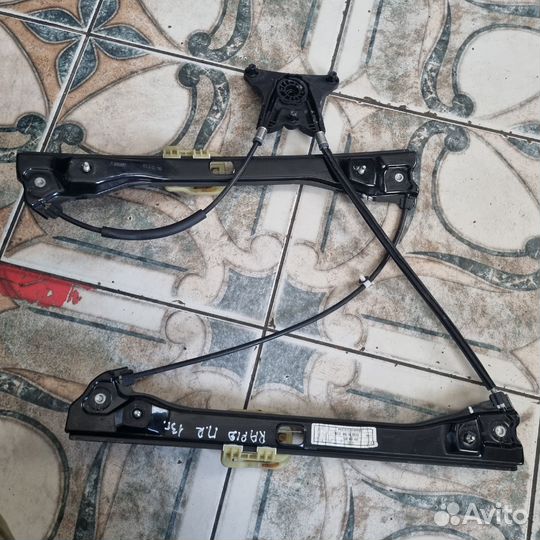 Стеклоподъемник Skoda Rapid