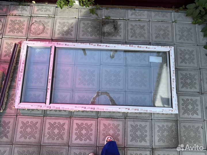 Оконо не открывающееся