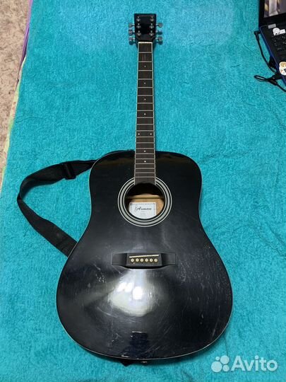 Акустическая гитара