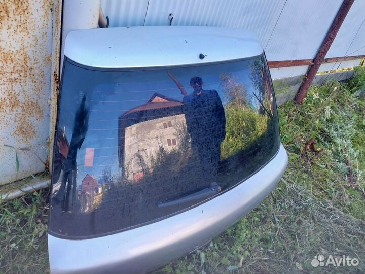 Задняя дверь Subaru impreza