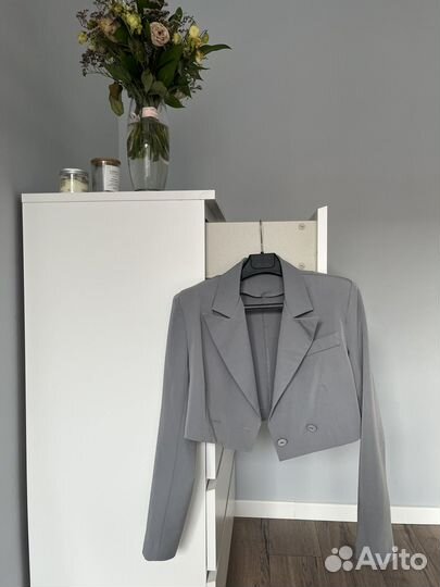 Брючный костюм с укороченным пиджаком S