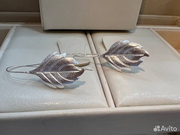 Новые серьги в форме листа