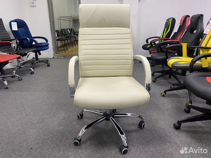 Офисное кресло