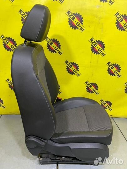 Сиденье переднее правое Opel Astra J хэтчбек