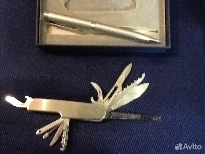 Подарочный набор: швейцарский нож и авторучка