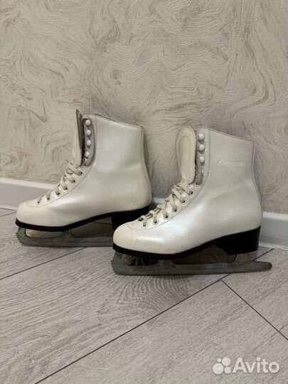 Коньки фигурные 38 размер