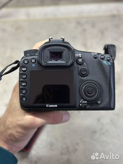 Зеркальный фотоаппарат canon