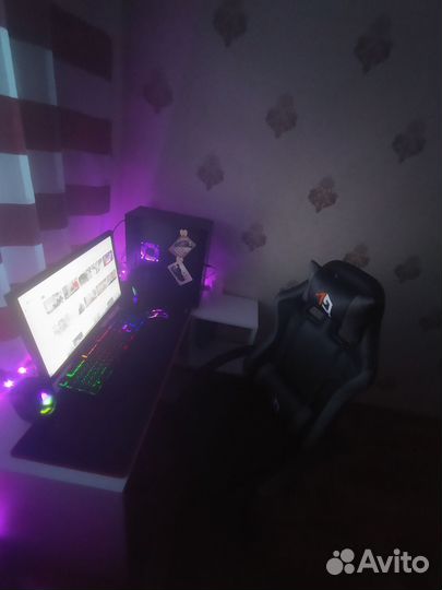 Игровой пк с монитором и клавиатурой