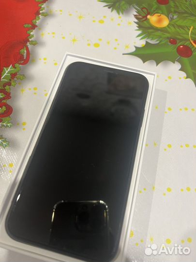 Телефон iPhone XR