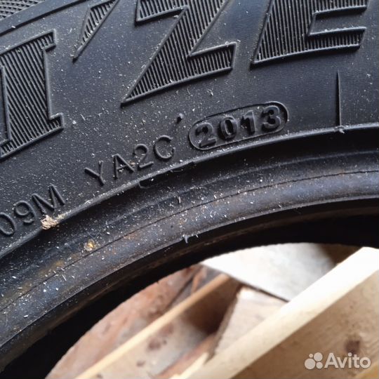 Kumho I'Zen Stud Snow KW11 18.8/65 R15