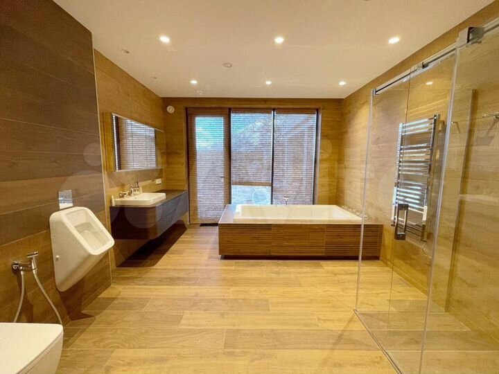 Дом 411 м² на участке 15 сот.