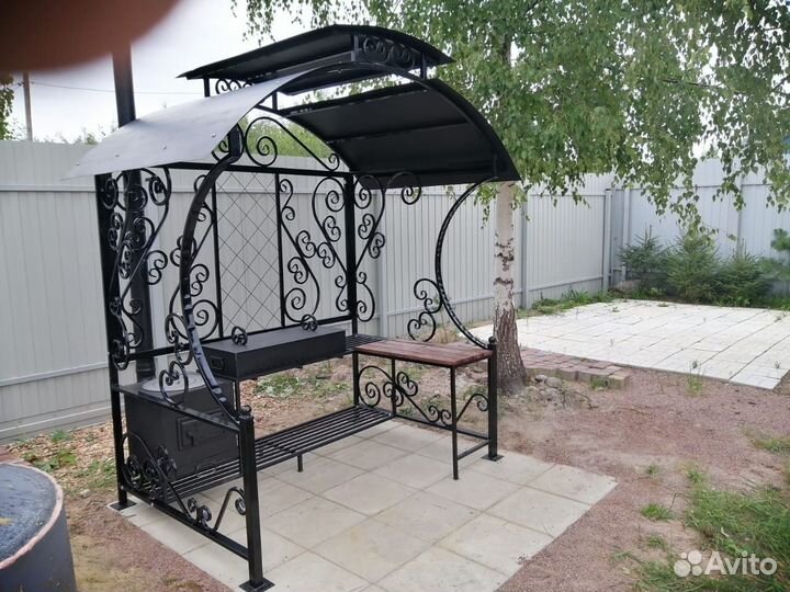 Мангал с крышей