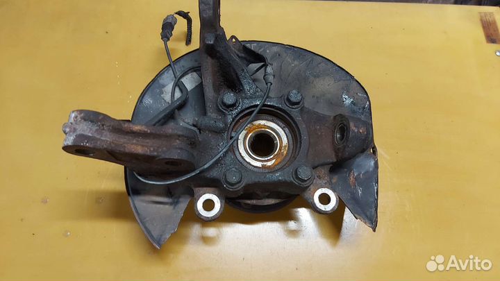 Кулак передний правый Acura MDX YD2 2007-2012