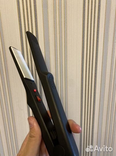 Выпрямитель для волос новый
