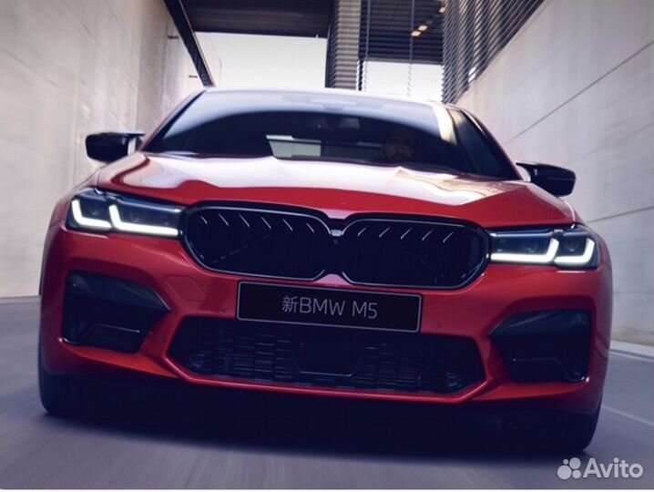 Решетка BMW 5 серия G31 Стиль М5 черный глянец